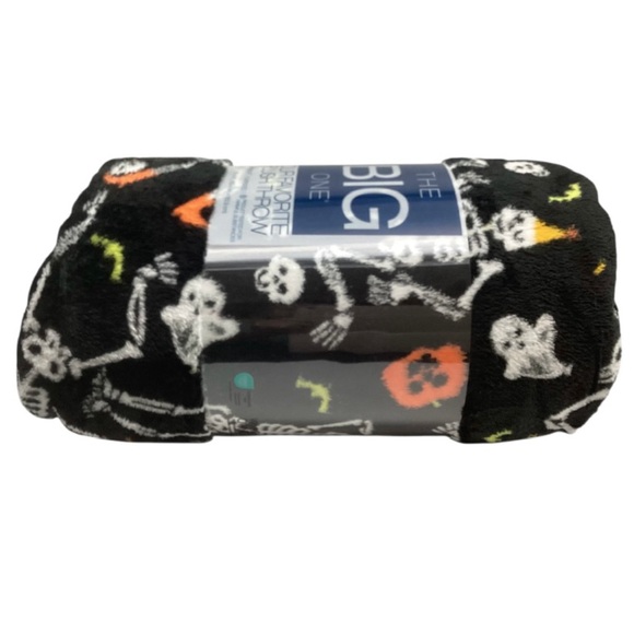 Halloween “Party Skeletons” Oversized Supersoft Printed Plush Throw Blanket NWT - Picture 6 of 10